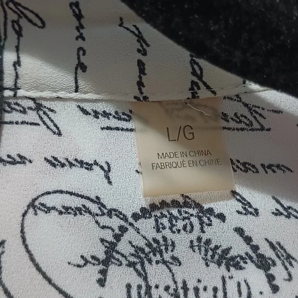 T Tahari Large Hidden Button Front With Bell Type Sleeve - Picture 10 of 11